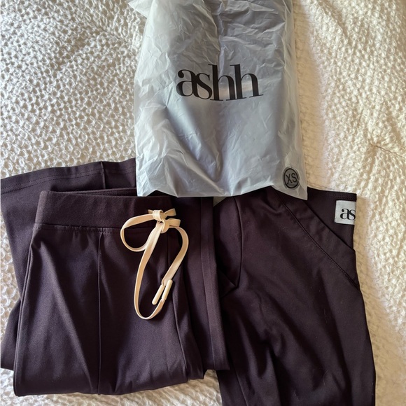 Ashh Scrubs Espresso Aneesa Classic V-Neck Scrub Top - Picture 5 of 6